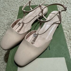 Gucci Women's Beige Leather Flats